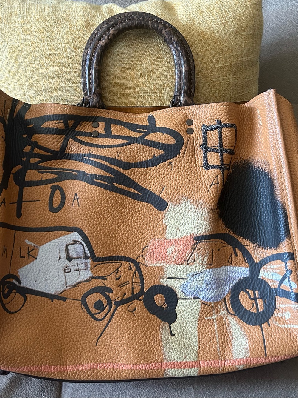 RARE Coach X Jean Michel
Basquiat Rogue 39 Snakeskin
6884